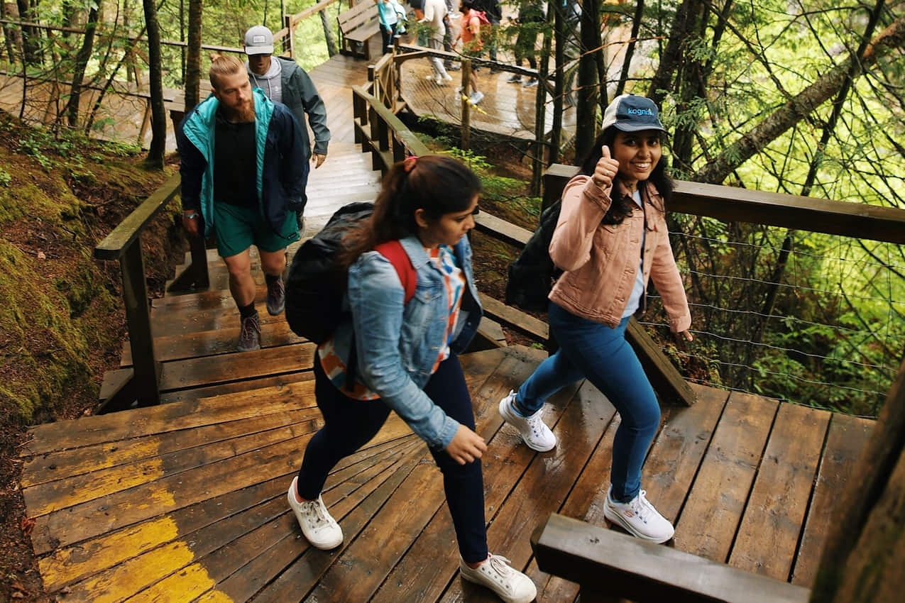 team building outdoor hiking